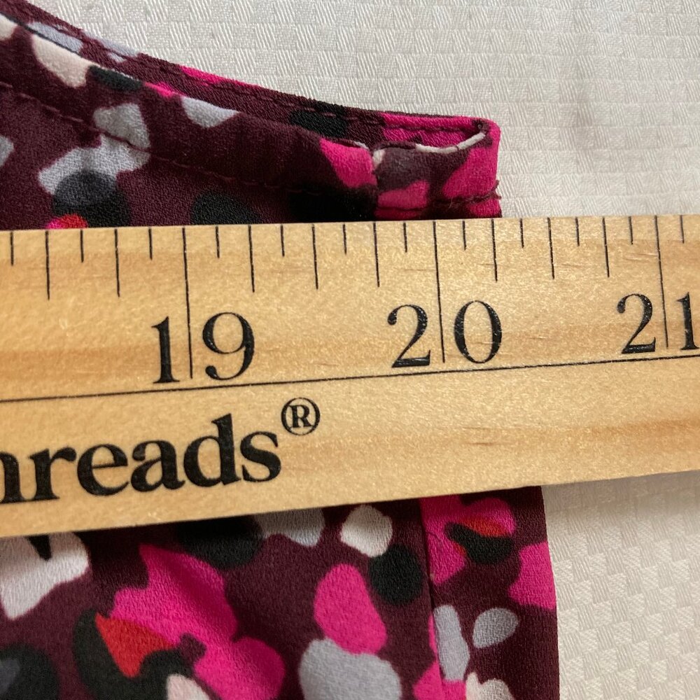 Talbots Sleeveless Confetti Top Burgundy Pink White Pleated Neckline Fun, Medium - Picture 10 of 12